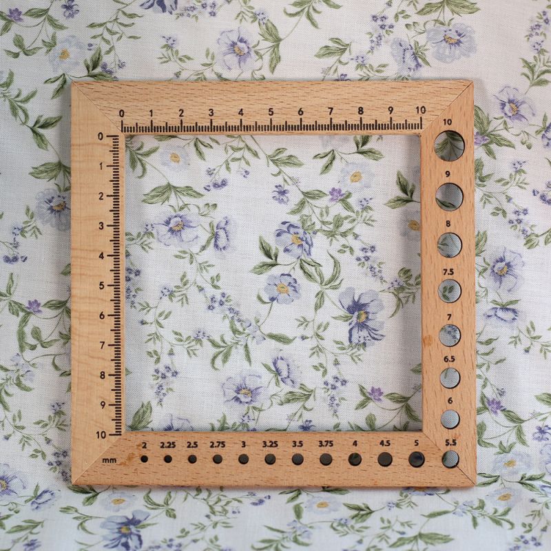 Romy - Popeline douce coton organique fond lait imprimé fleuri bleu