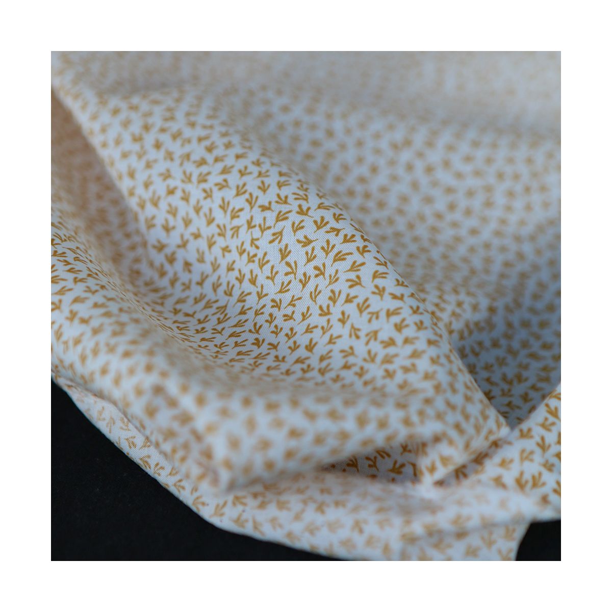 Cleo - Batiste de coton douce petit motif moutarde Cleo - Batiste de coton douce petit motif moutarde