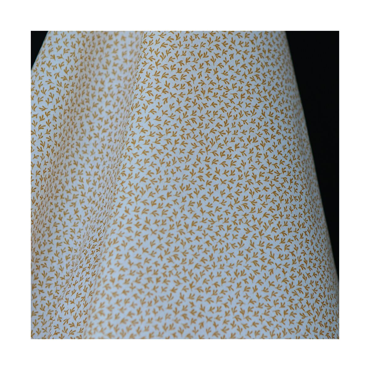 Cleo - Batiste de coton douce petit motif moutarde Cleo - Batiste de coton douce petit motif moutarde