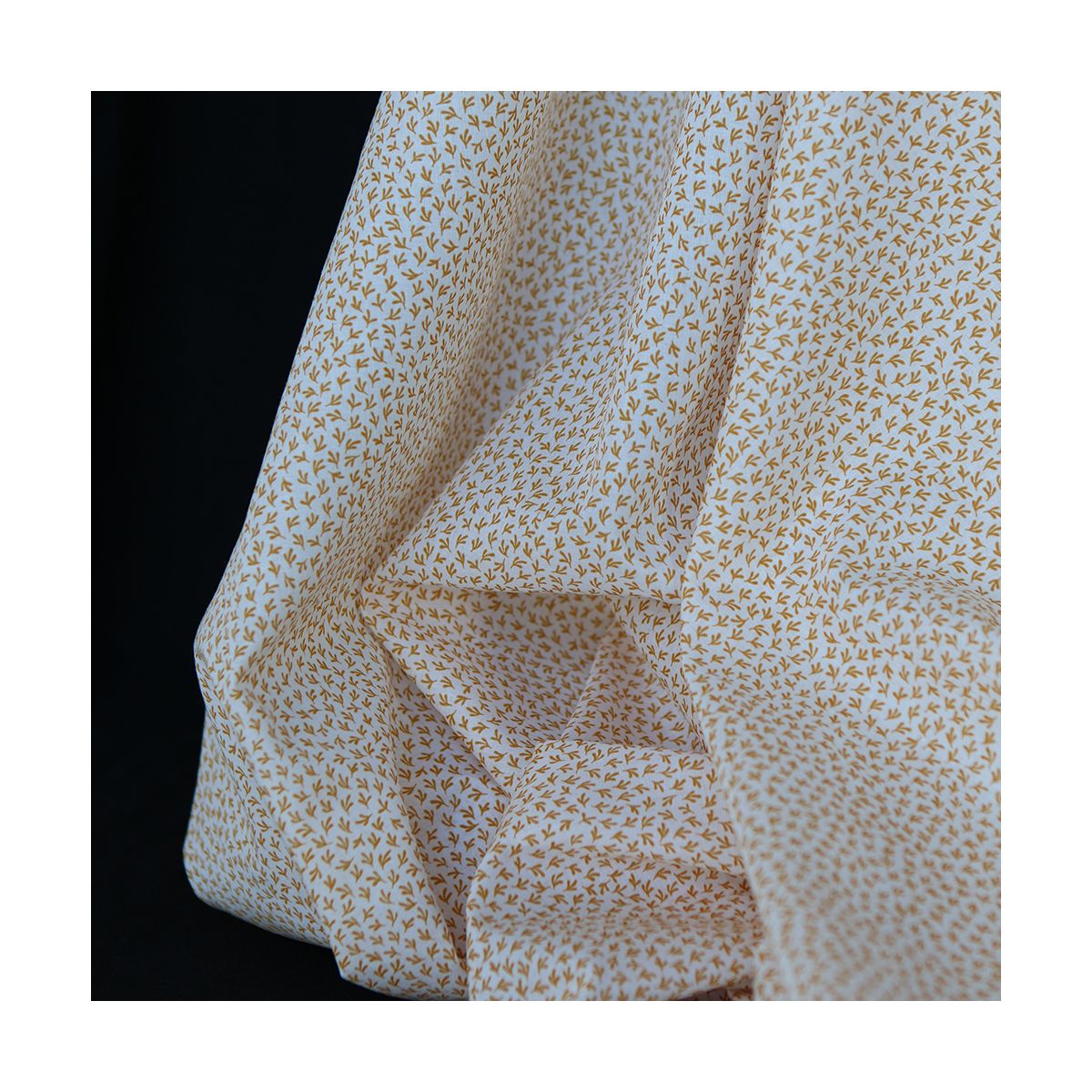 Cleo - Batiste de coton douce petit motif moutarde Cleo - Batiste de coton douce petit motif moutarde