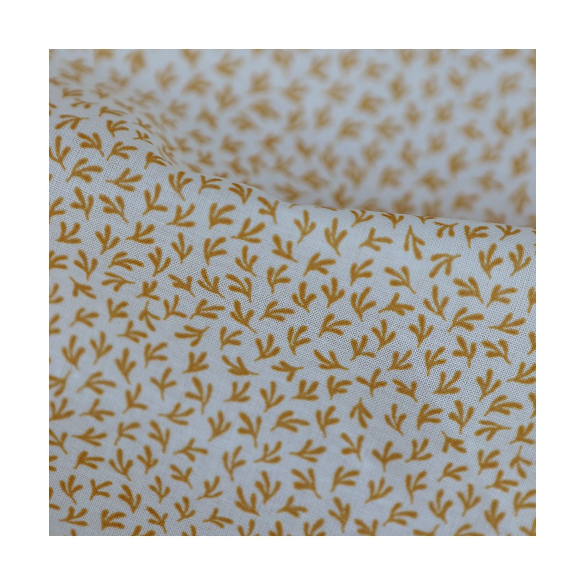 Cleo - Batiste de coton douce petit motif moutarde Cleo - Batiste de coton douce petit motif moutarde