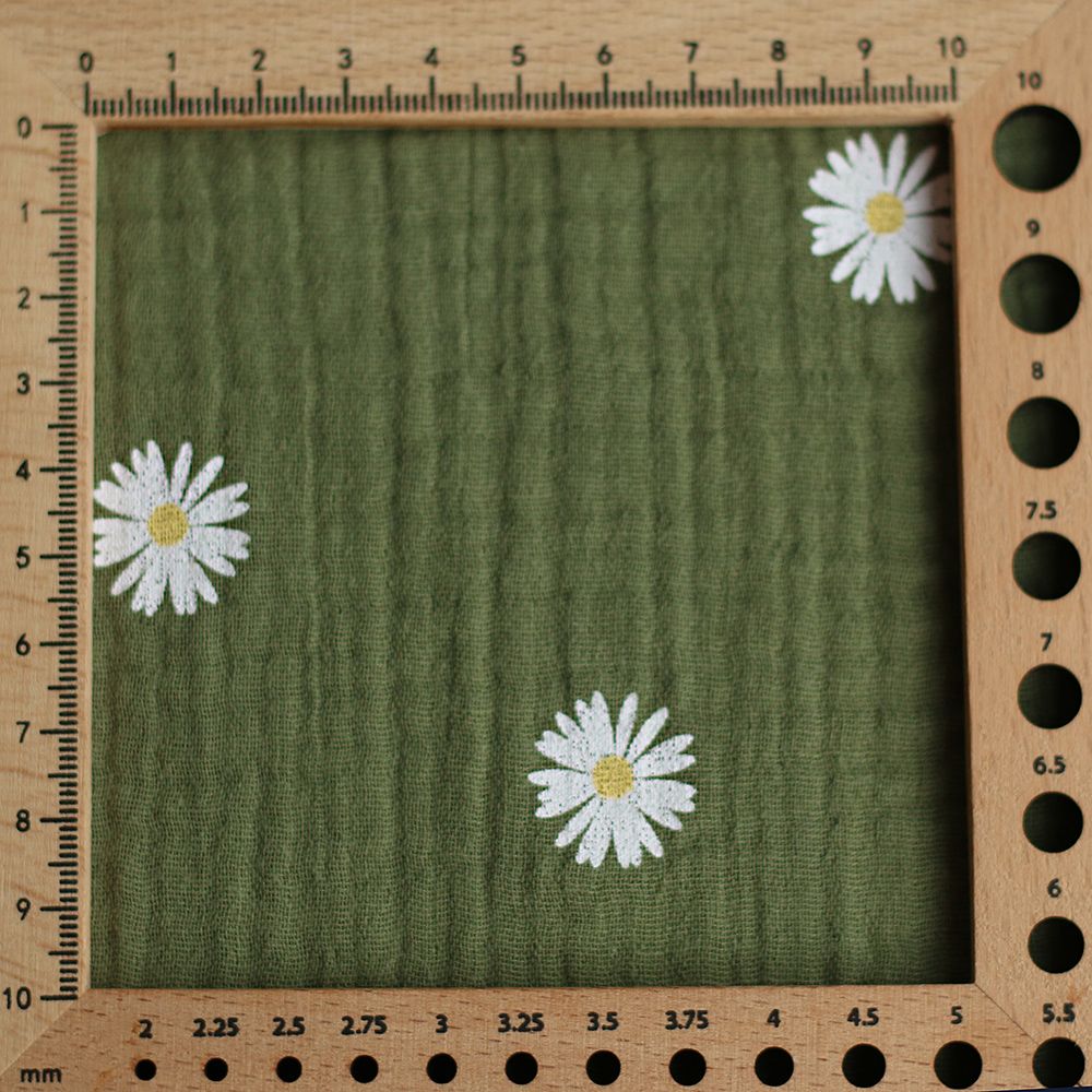 Daisy - Double gaze coton BIO motif exclusif fond vert olive