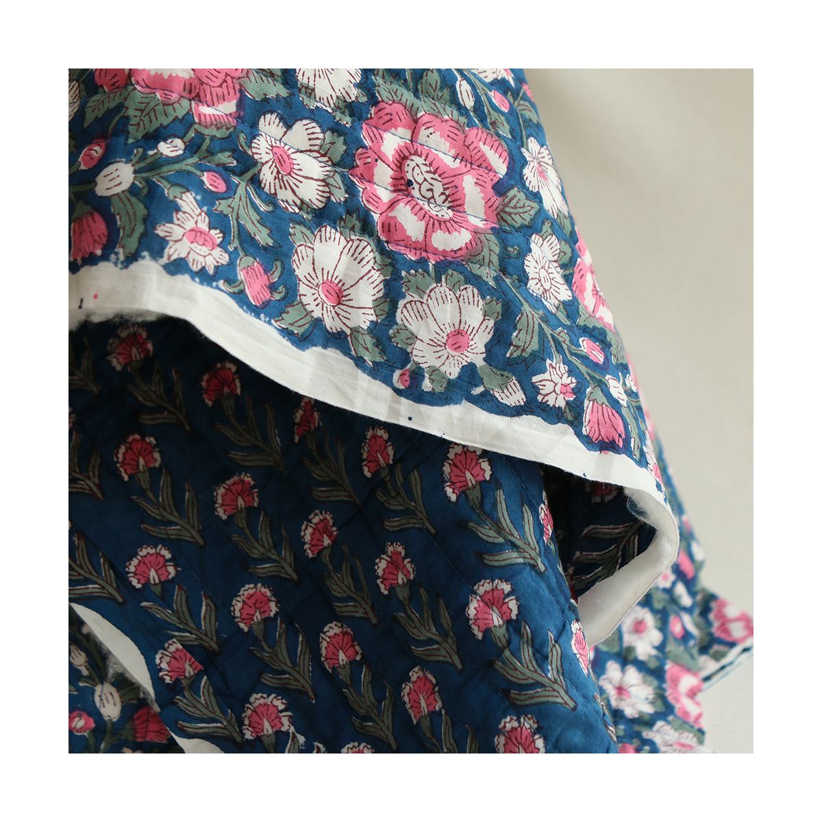 Neha - Tissu indien matelassé double face coton hand block largeur 100cm Neha - Tissu indien matelassé double face coton hand block largeur 100cm