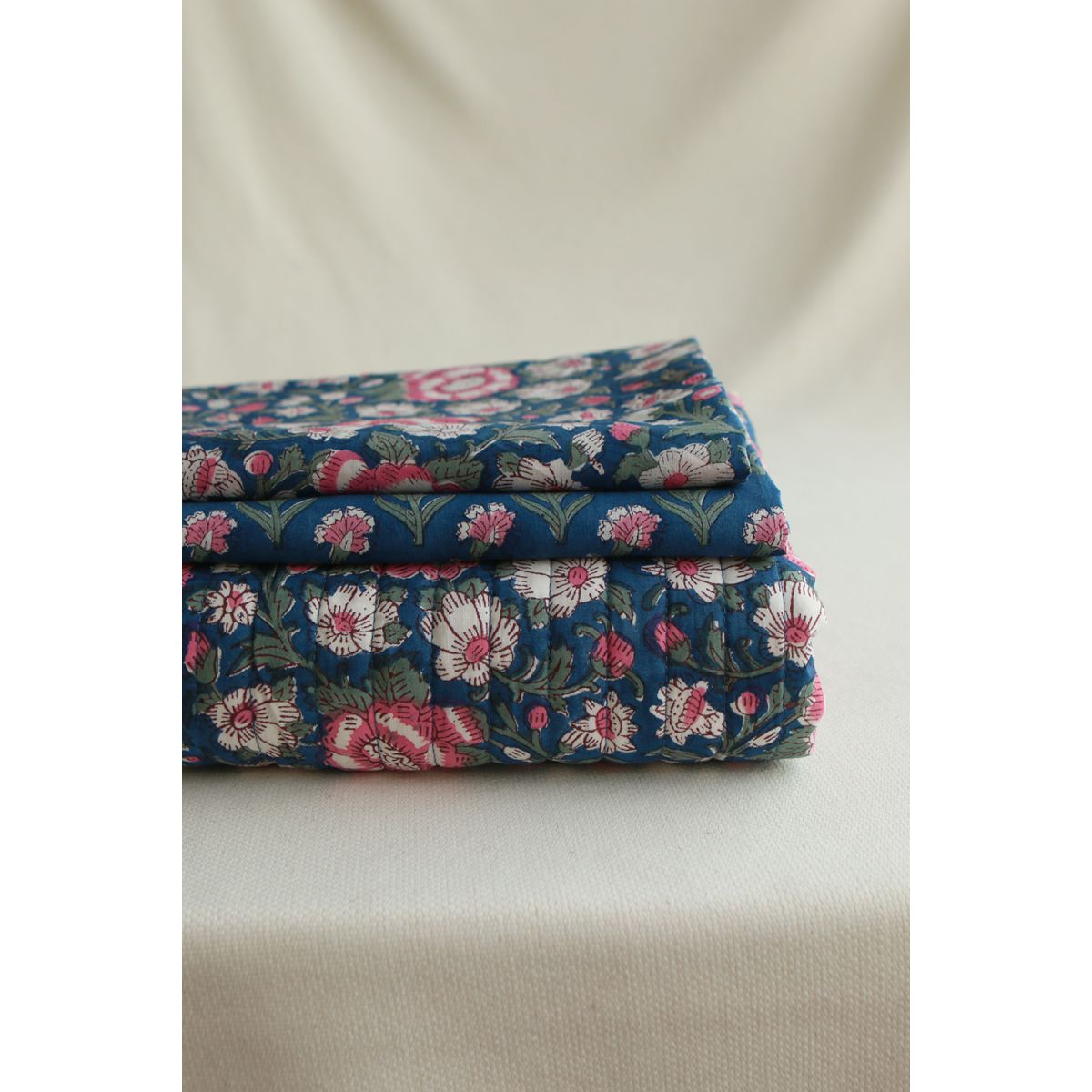 Neha - Tissu indien matelassé double face coton hand block largeur 100cm Neha - Tissu indien matelassé double face coton hand block largeur 100cm