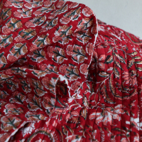 Tissu indien matelassé double face Chandra rouge floral hand block