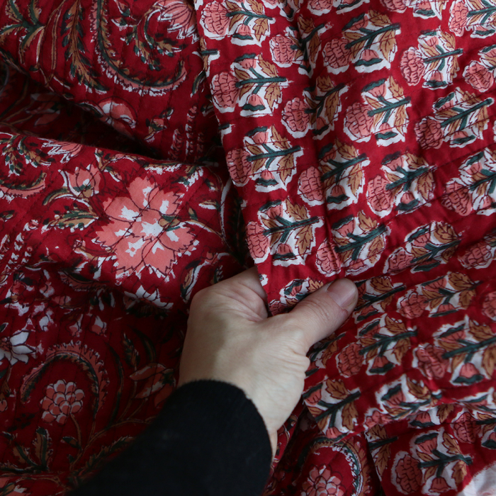 Chandra - Tissu indien matelassé double face hand block rouge floral