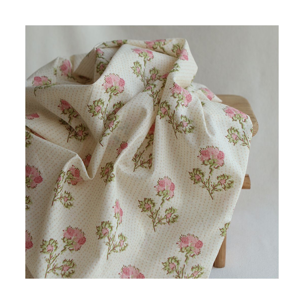 Karishma rose B- Tissu indien en coton imprimé main Hand Block Artisanal Karishma rose B- Tissu indien en coton imprimé main Hand Block Artisanal