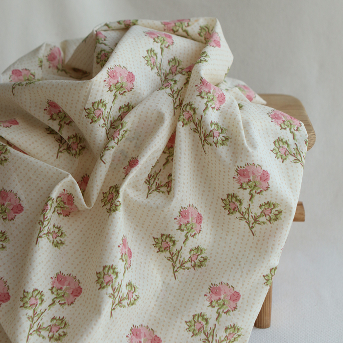 Karishma rose B- Tissu indien en coton imprimé main Hand Block Artisanal