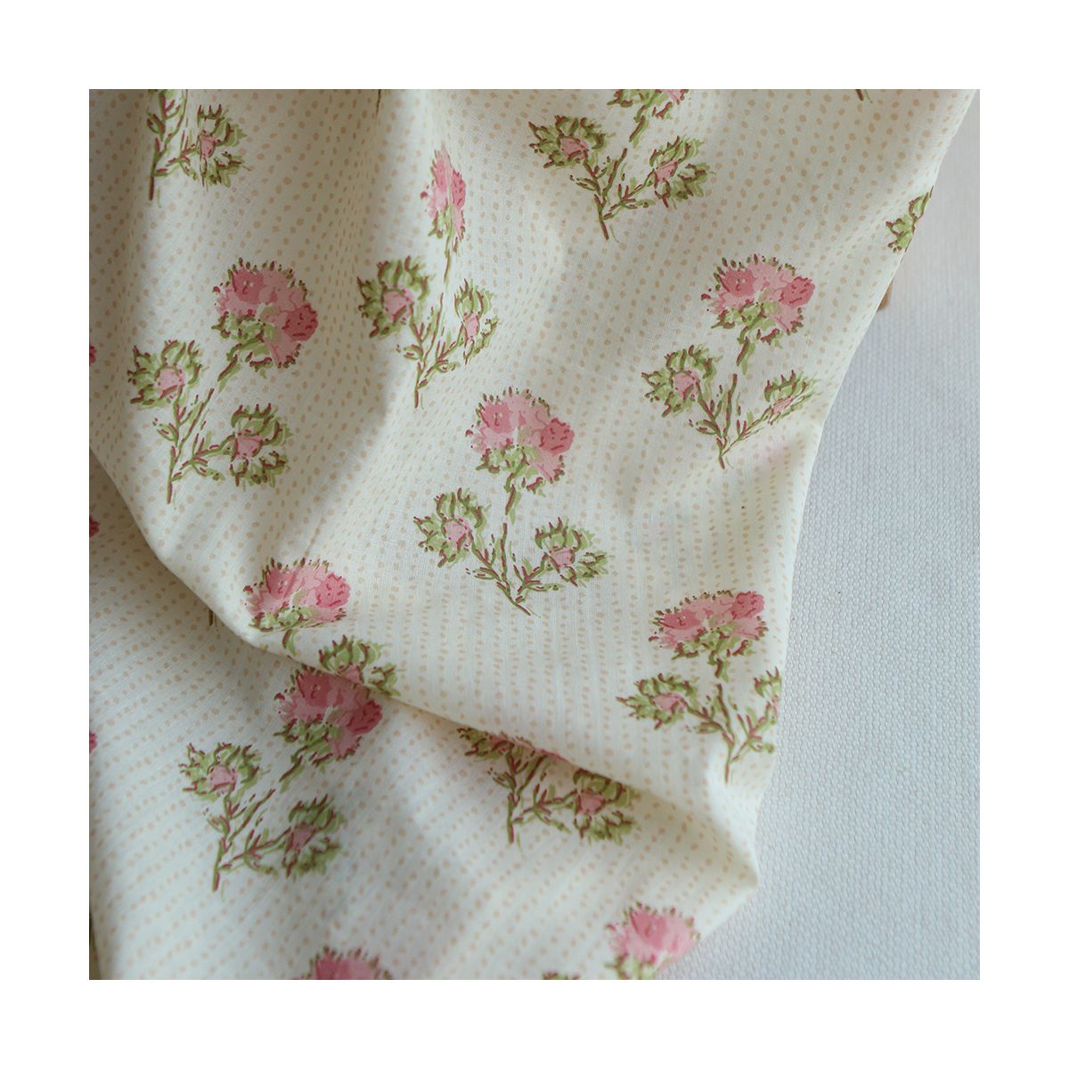 Karishma rose B- Tissu indien en coton imprimé main Hand Block Artisanal Karishma rose B- Tissu indien en coton imprimé main Hand Block Artisanal