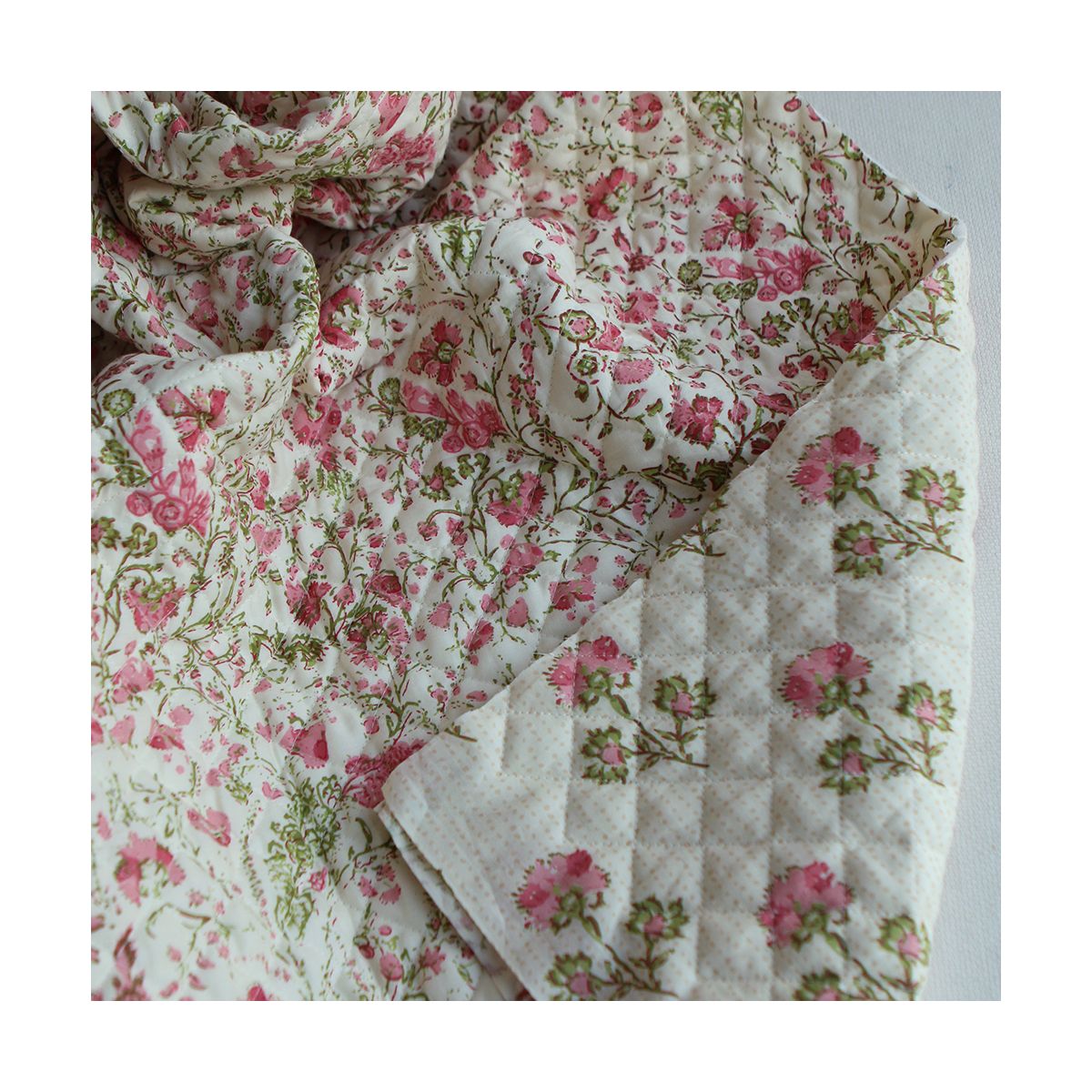 Karishma rose - Tissu indien matelassé double face coton hand block largeur 100cm Karishma rose - Tissu indien matelassé double face coton hand block largeur 100cm
