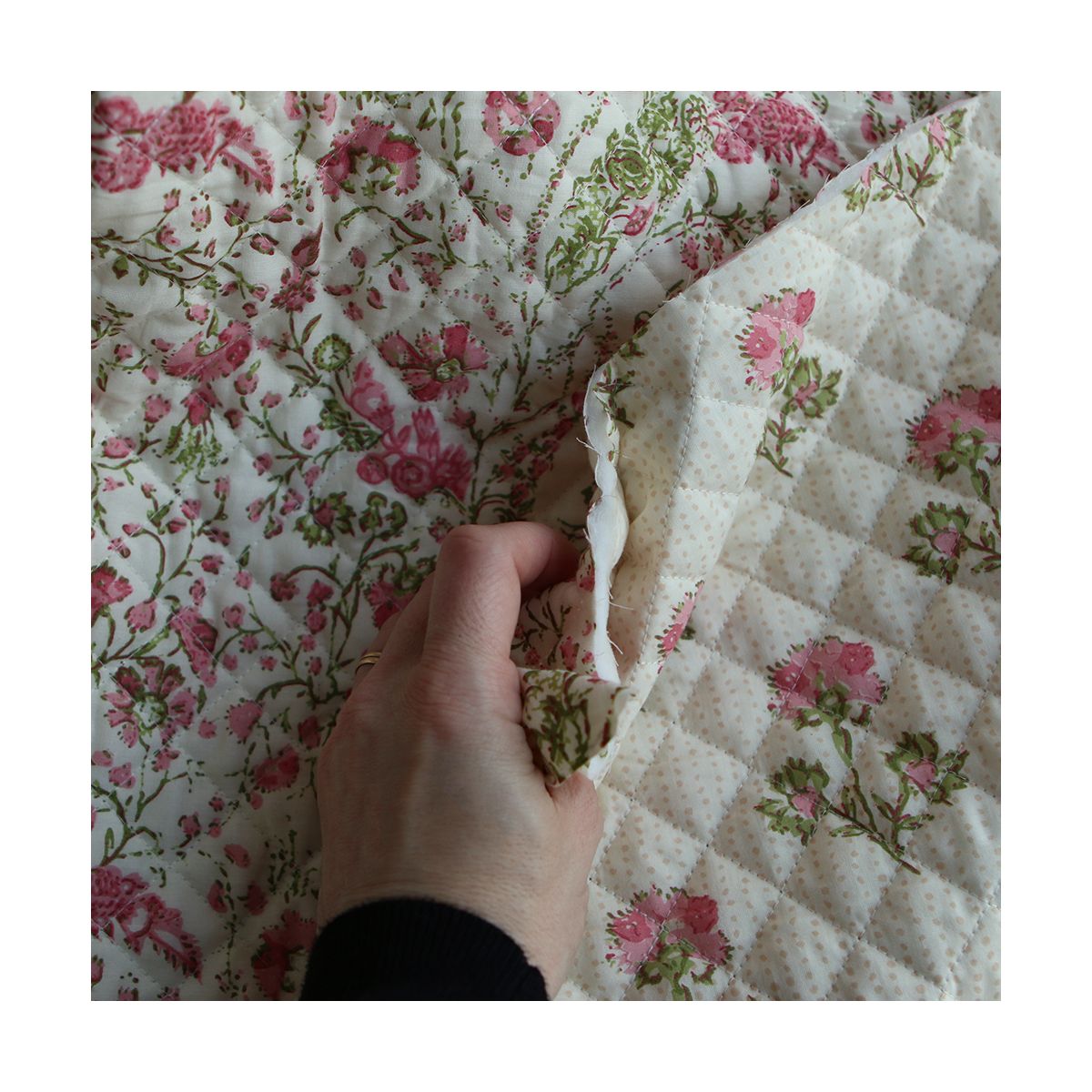 Karishma rose - Tissu indien matelassé double face coton hand block largeur 100cm Karishma rose - Tissu indien matelassé double face coton hand block largeur 100cm