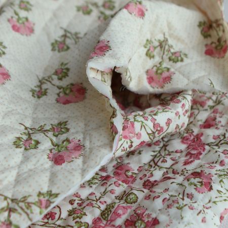 Karishma rose - Tissu indien matelassé double face coton hand block largeur 100cm Karishma rose - Tissu indien matelassé double face coton hand block largeur 100cm