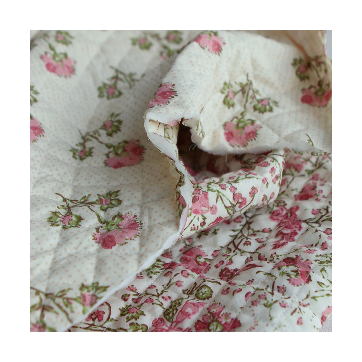 Karishma rose - Tissu indien matelassé double face coton hand block largeur 100cm Karishma rose - Tissu indien matelassé double face coton hand block largeur 100cm