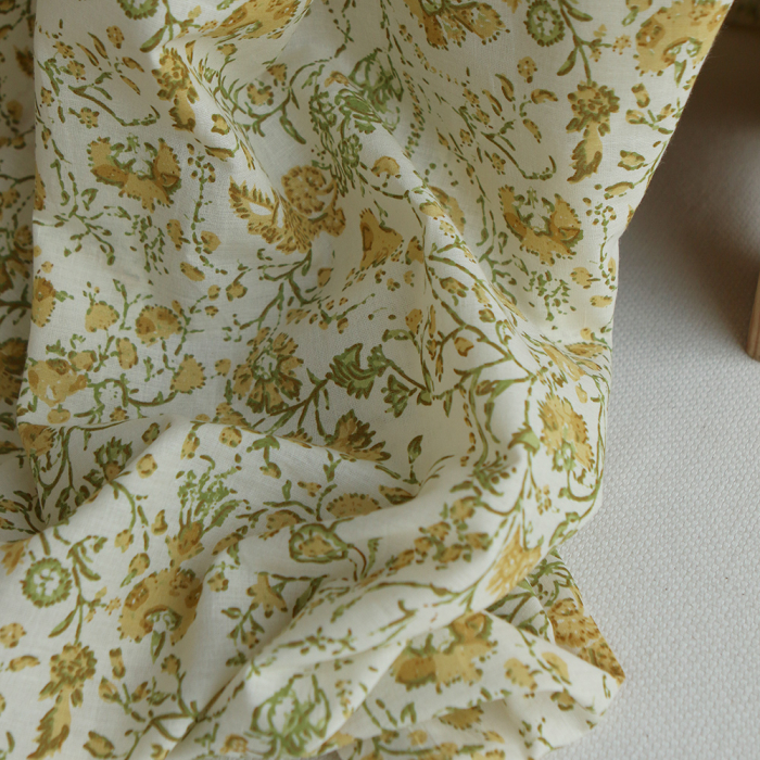 Karishma jaune - Tissu indien coton hand block floral jaune moutarde et vert sur fond écru
