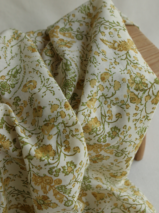 Karishma jaune - Tissu indien coton hand block floral jaune moutarde et vert sur fond écru