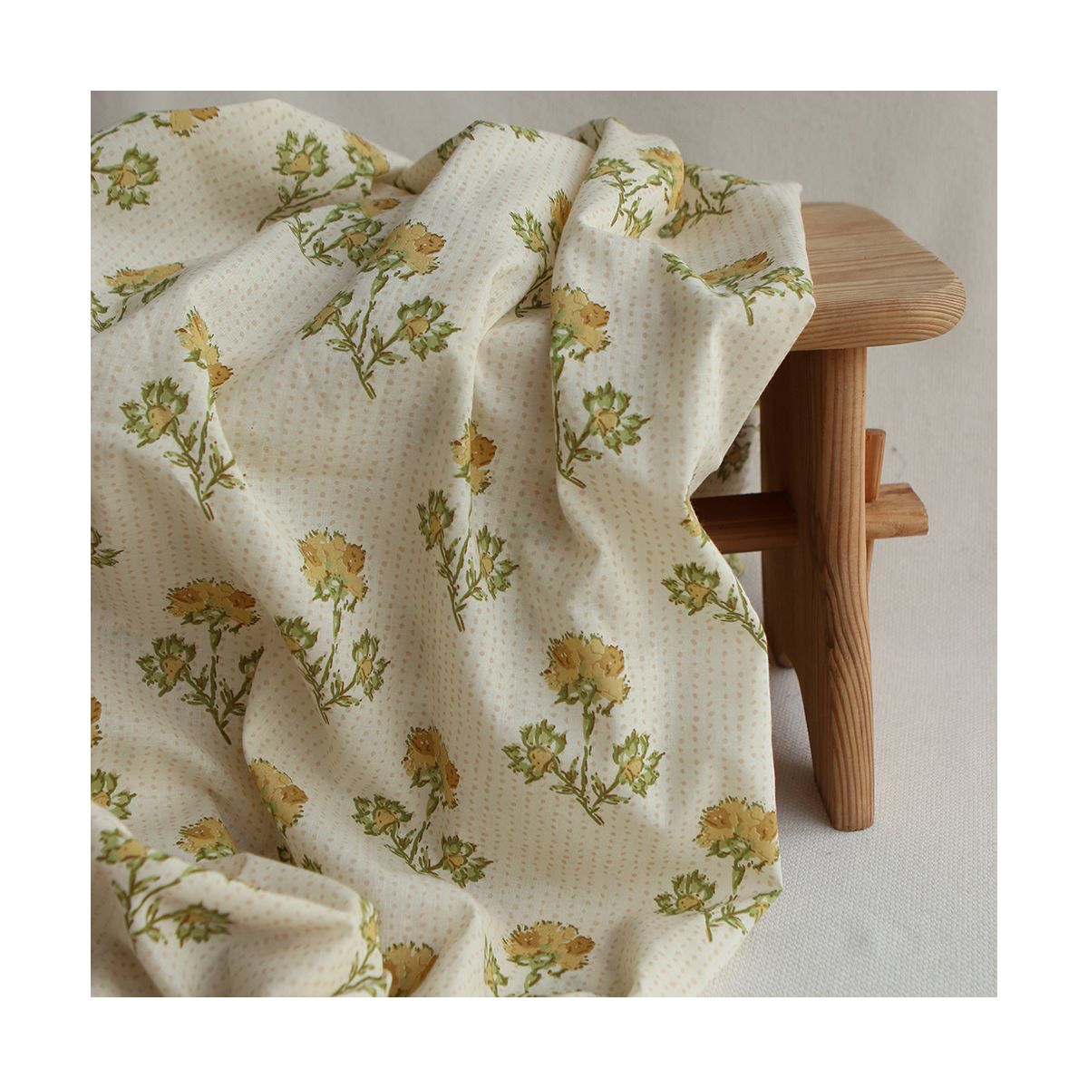 Karishma jaune B - Tissu indien en coton imprimé main Hand Block Artisanal Karishma jaune B - Tissu indien en coton imprimé main Hand Block Artisanal