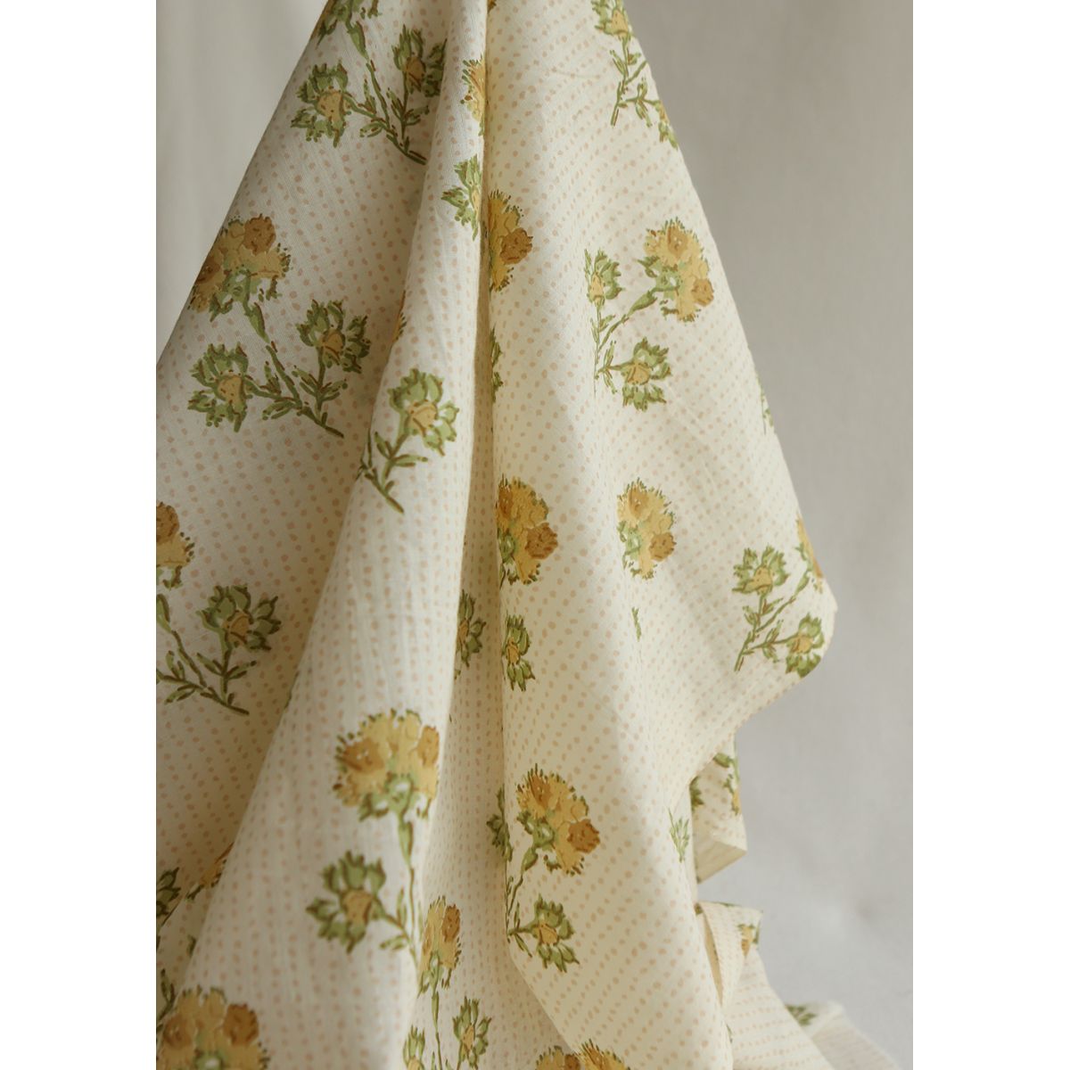 Karishma jaune B - Tissu indien en coton imprimé main Hand Block Artisanal Karishma jaune B - Tissu indien en coton imprimé main Hand Block Artisanal