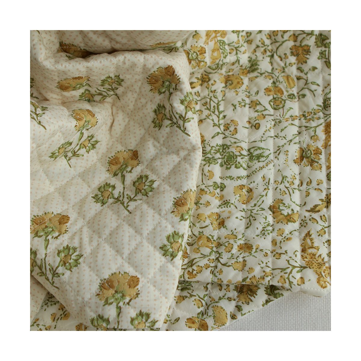 Karishma jaune - Tissu indien matelassé double face coton hand block largeur 100cm Karishma jaune - Tissu indien matelassé double face coton hand block largeur 100cm