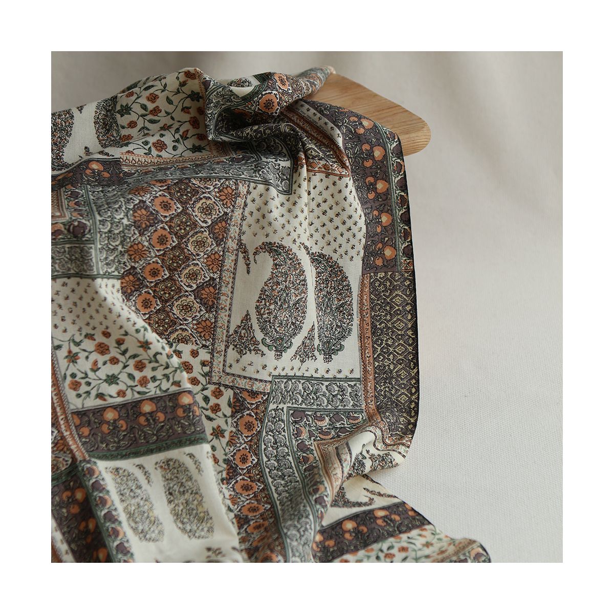 Riya - Tissu indien coton effet lin Hand Block Artisanal Riya - Tissu indien coton effet lin Hand Block Artisanal