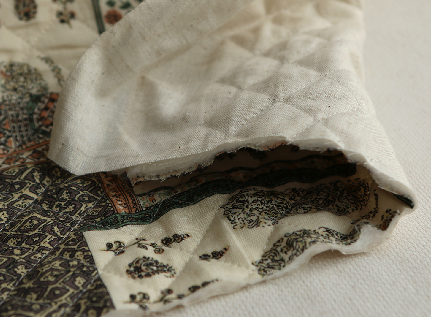 Riya - Tissu indien matelassé double face patchwork et naturel chiné