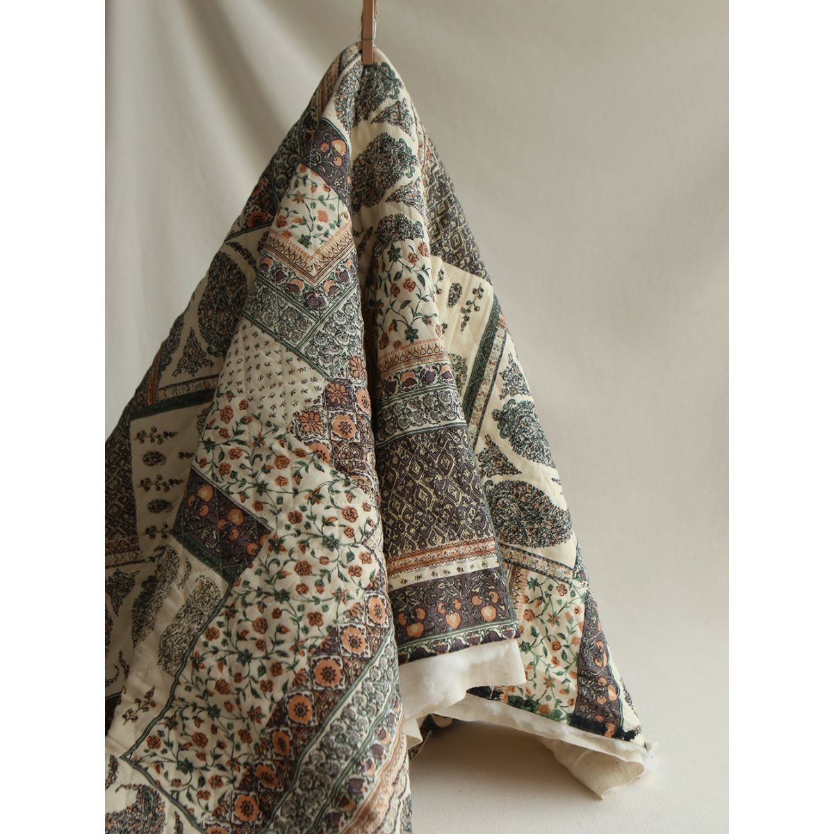 Riya - Tissu indien matelassé double face coton hand block largeur 100cm Riya - Tissu indien matelassé double face coton hand block largeur 100cm