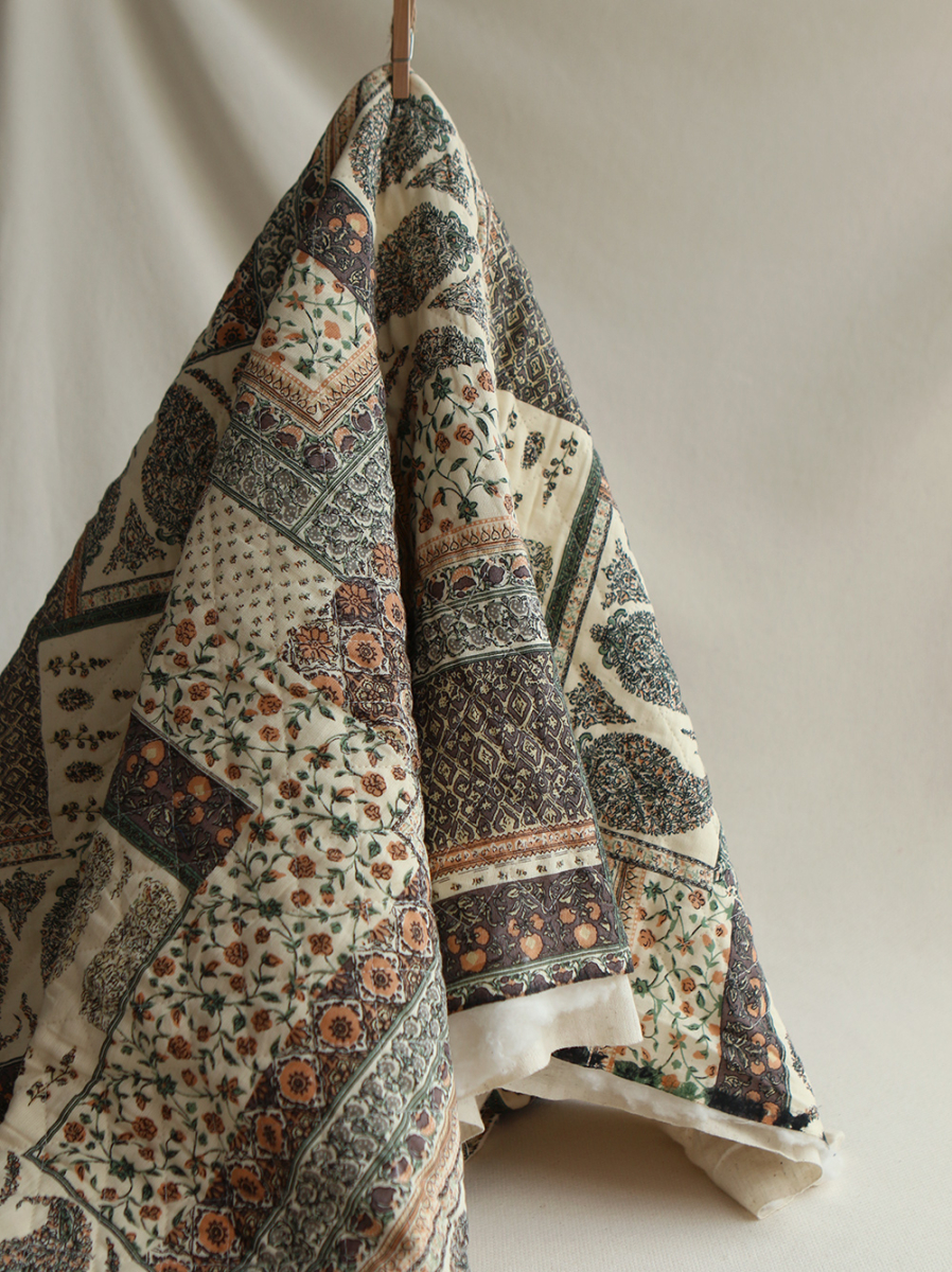 Riya - Tissu indien matelassé double face patchwork et naturel chiné
