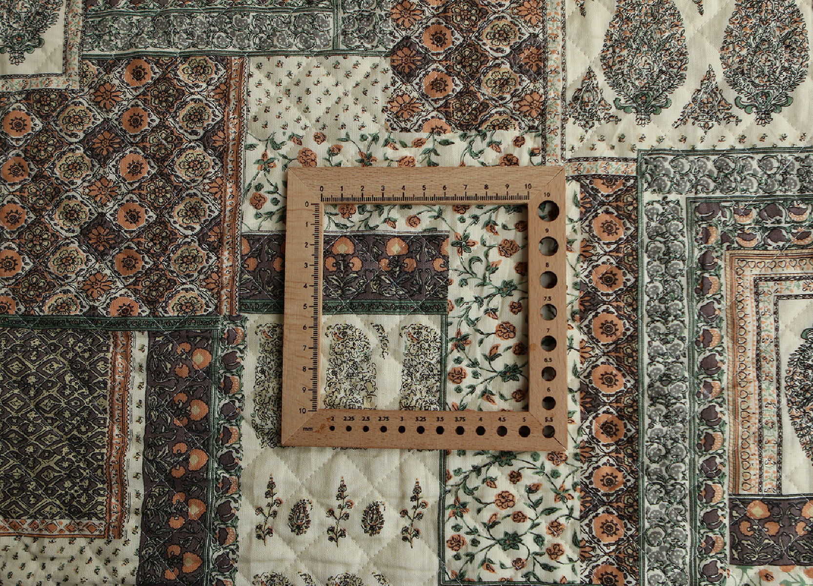 Riya - Tissu indien matelassé double face patchwork et naturel chiné