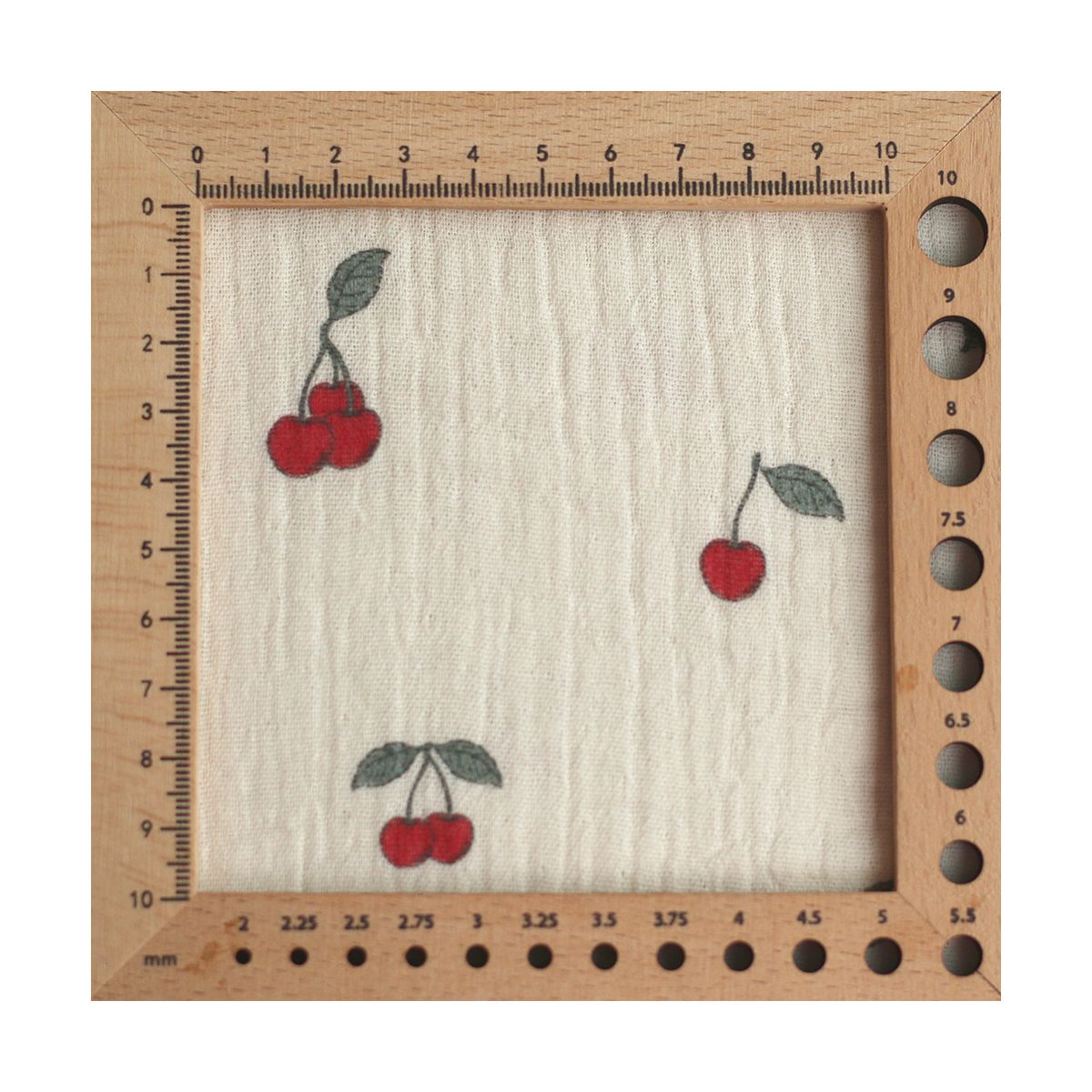 Cherry - Double gaze de coton BIO écru motif exclusif cerises Cherry - Double gaze de coton BIO écru motif exclusif cerises