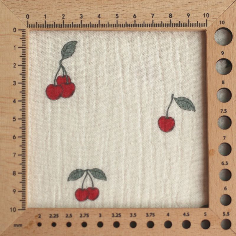 Cherry - Double gaze de coton BIO écru motif exclusif cerises