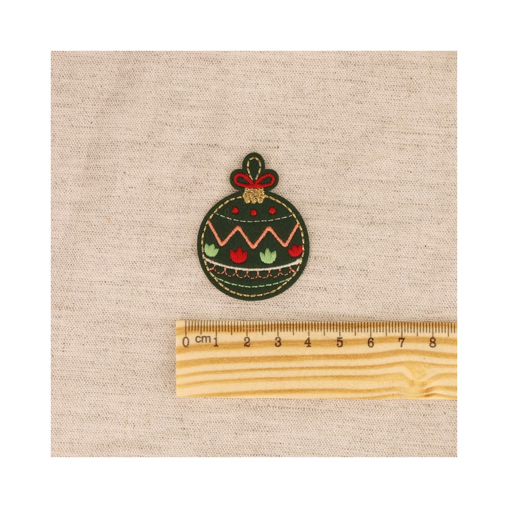 Ecusson noël nordique boule thermocollant sans couture