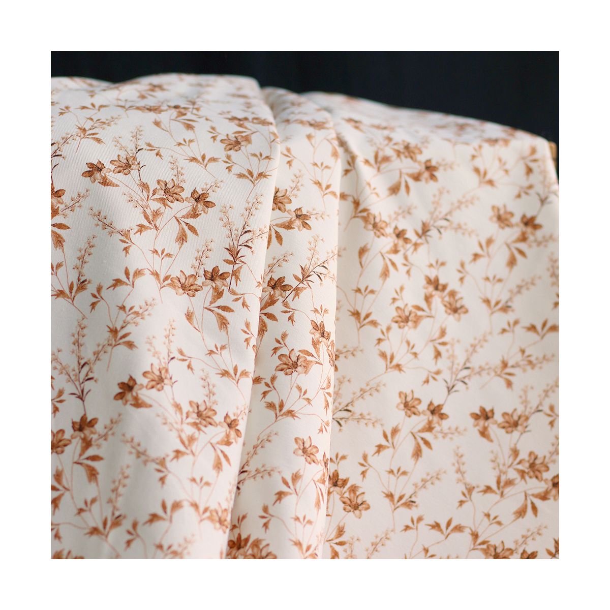 Jersey coton à motif fleuri feuilles d'automne Jersey coton à motif fleuri feuilles d'automne