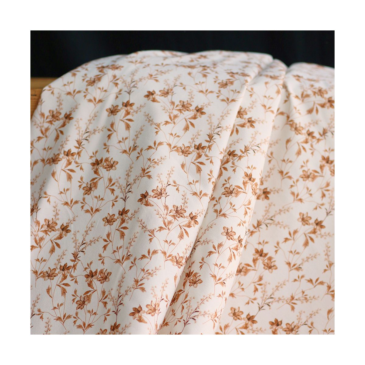 Jersey coton à motif fleuri feuilles d'automne Jersey coton à motif fleuri feuilles d'automne