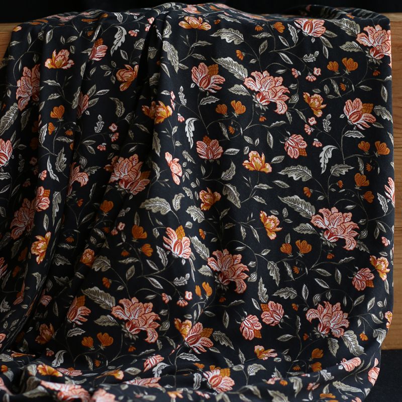 Jersey bambou coton à motif fleuri automne fond noir