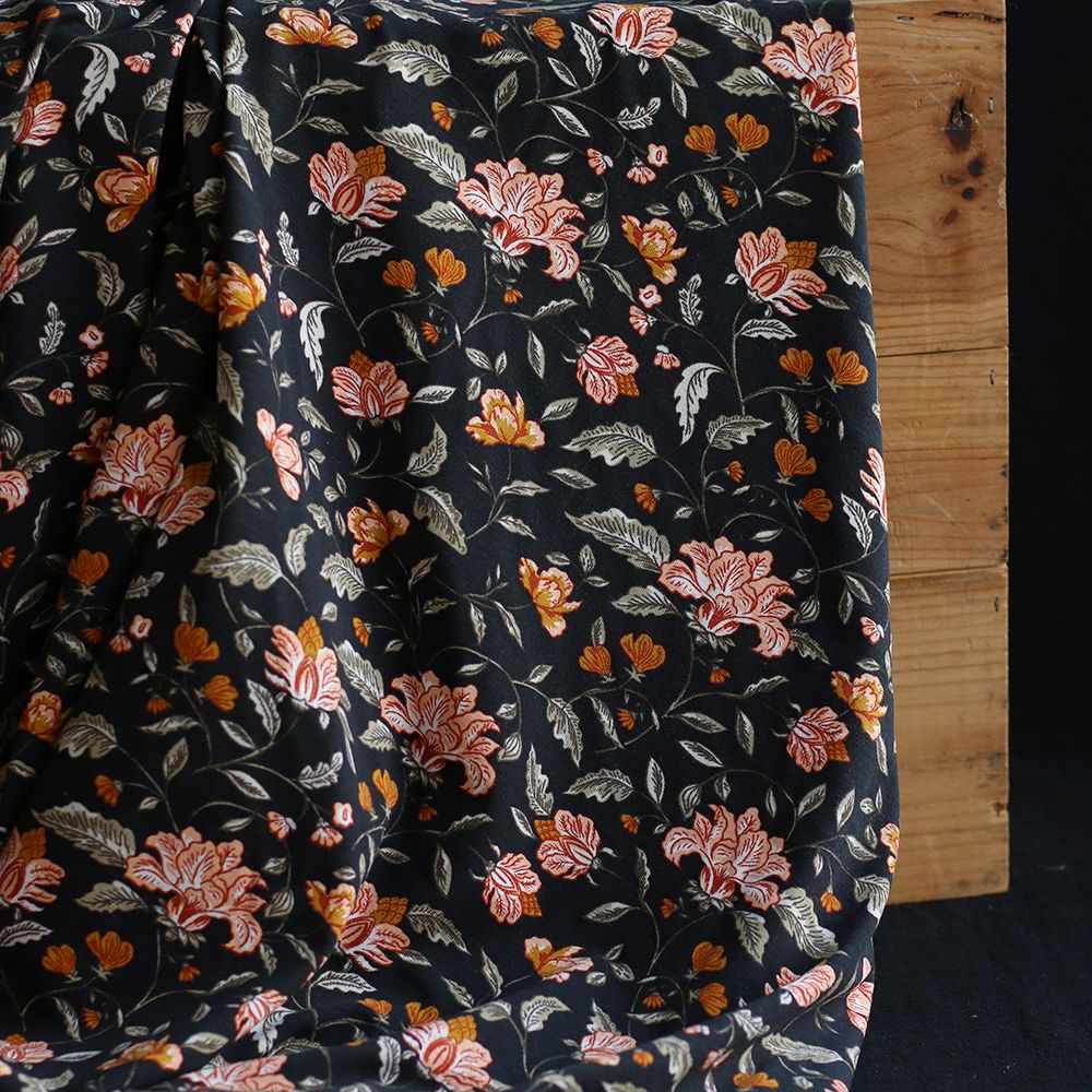Jersey bambou coton à motif fleuri automne fond noir