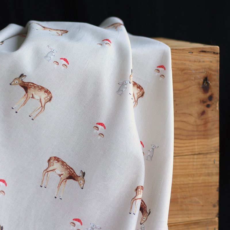Bambi - Popeline de coton fond beige motif biche, lapin et champignons