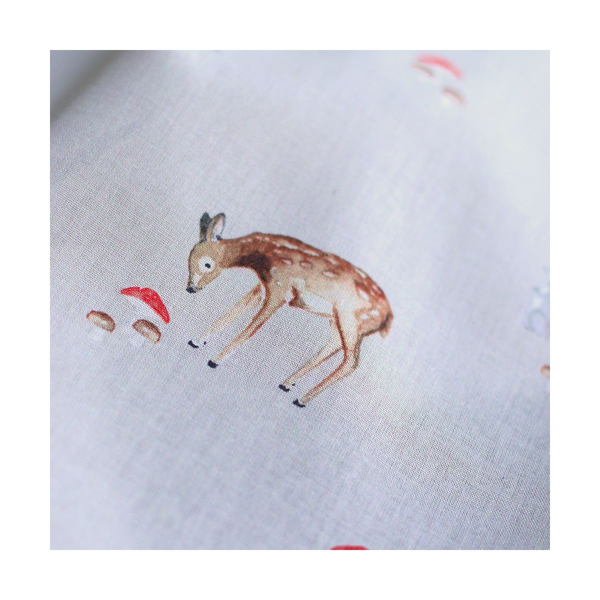 Bambi - Popeline de coton fond beige motif biche, lapin et champignons