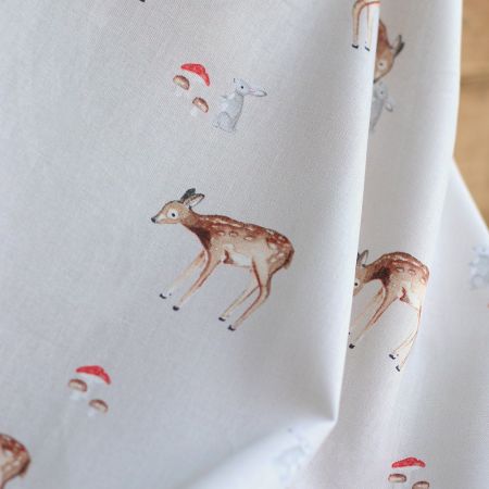 Bambi - Popeline de coton fond beige motif biche, lapin et champignons