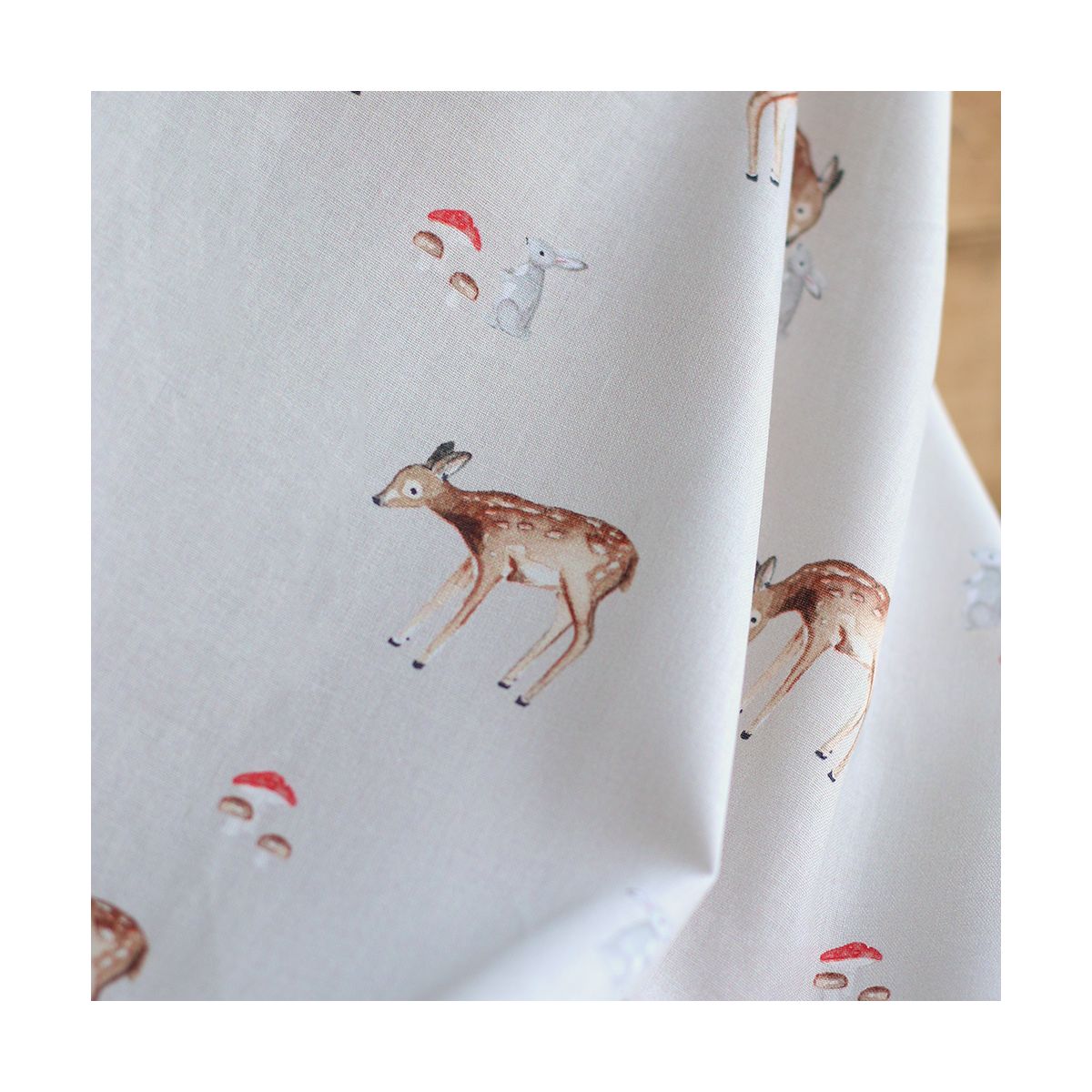 Bambi - Popeline de coton fond beige motif biche, lapin et champignons