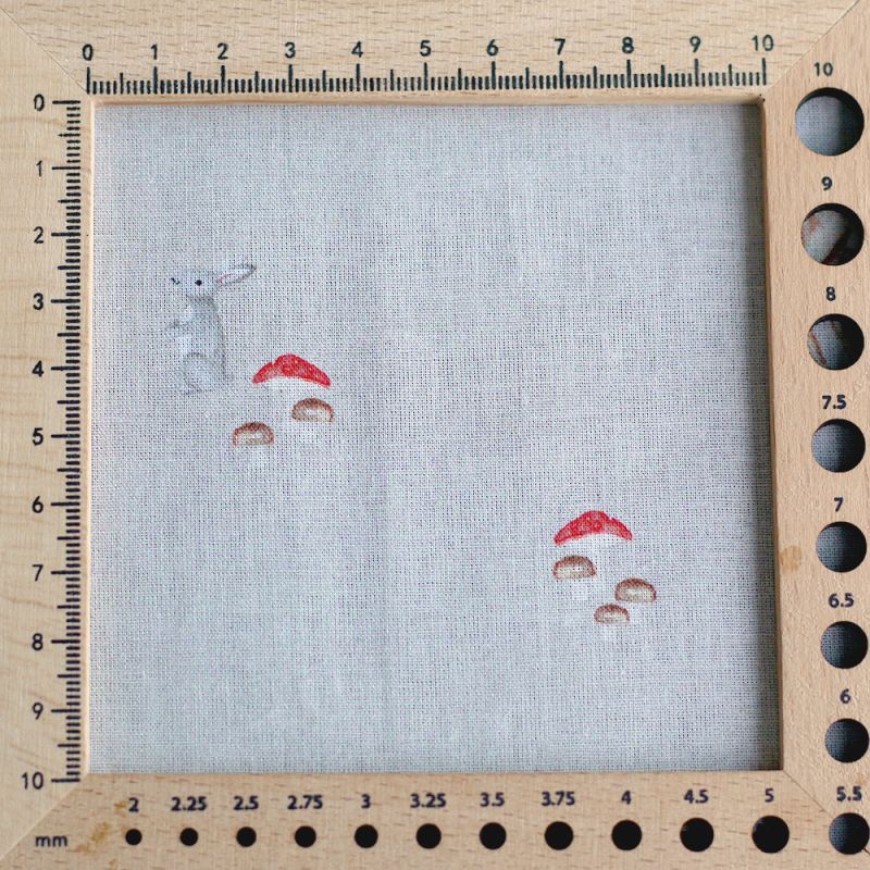 Bambi - Popeline de coton fond beige motif biche, lapin et champignons