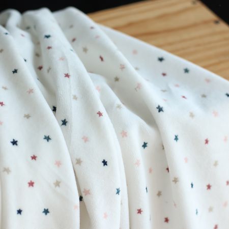 Stars - Velours de coton Nicky fond blanc lait motif étoiles Stars - Velours de coton Nicky fond blanc lait motif étoiles