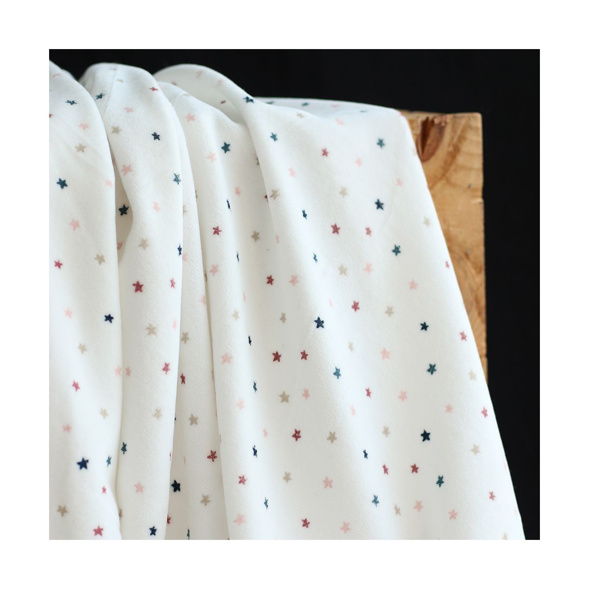 Stars - Velours de coton Nicky fond blanc lait motif étoiles