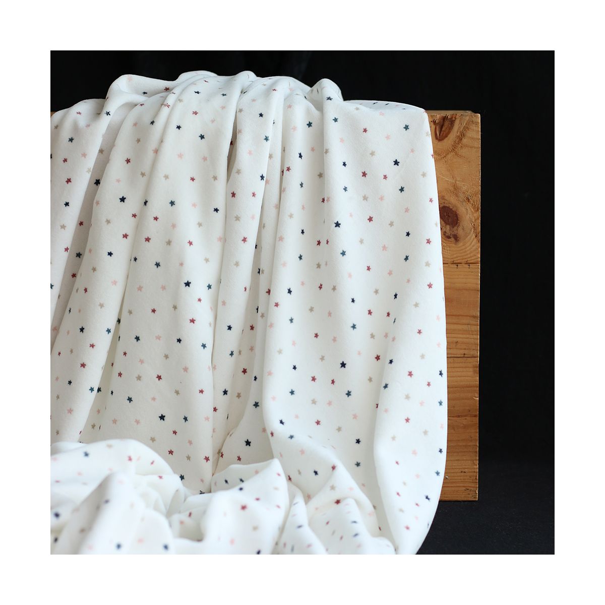 Stars - Velours de coton Nicky fond blanc lait motif étoiles