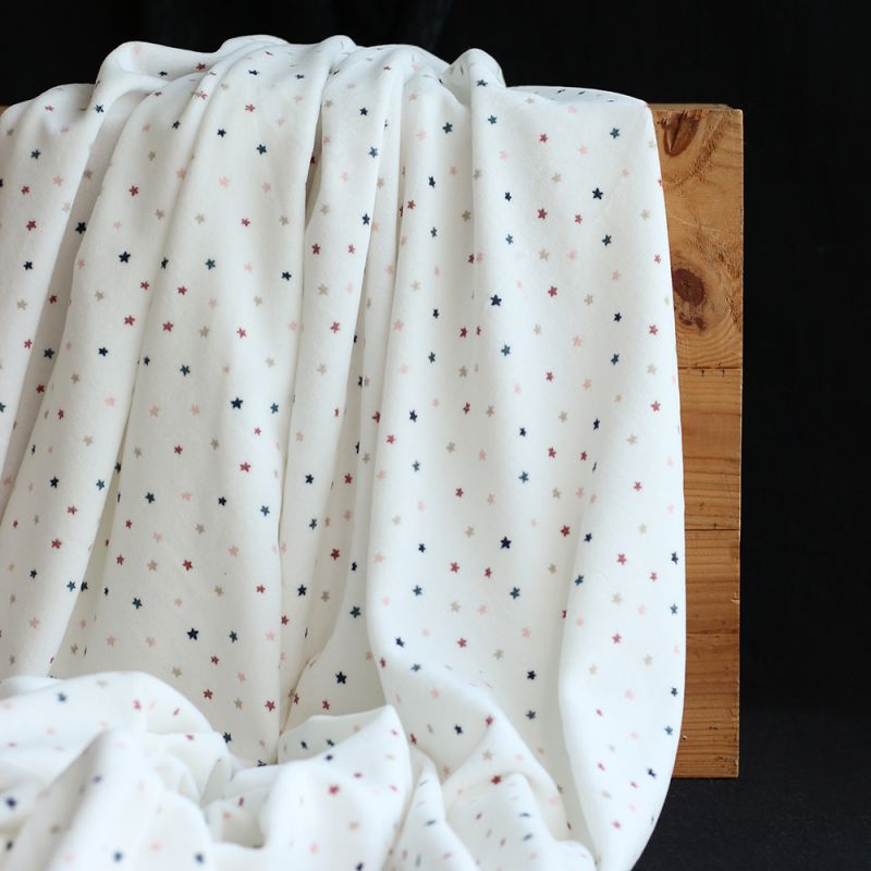 Stars - Velours de coton Nicky fond blanc lait motif étoiles