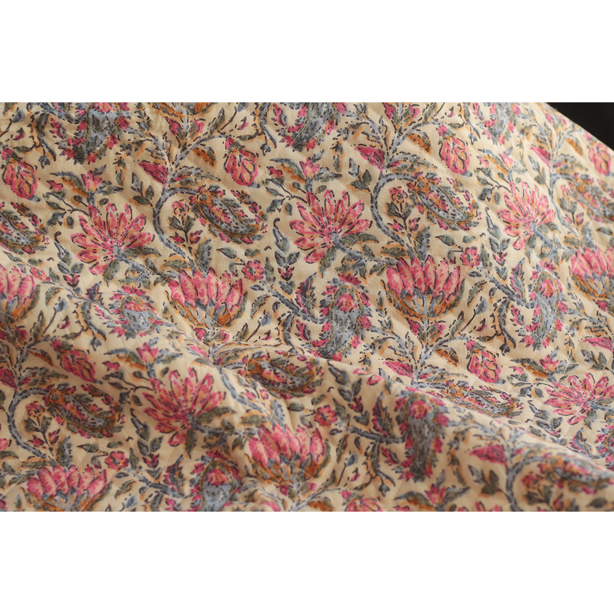 copy of Tissu indien matelassé double face coton hand block largeur 100cm copy of Tissu indien matelassé double face coton hand block largeur 100cm