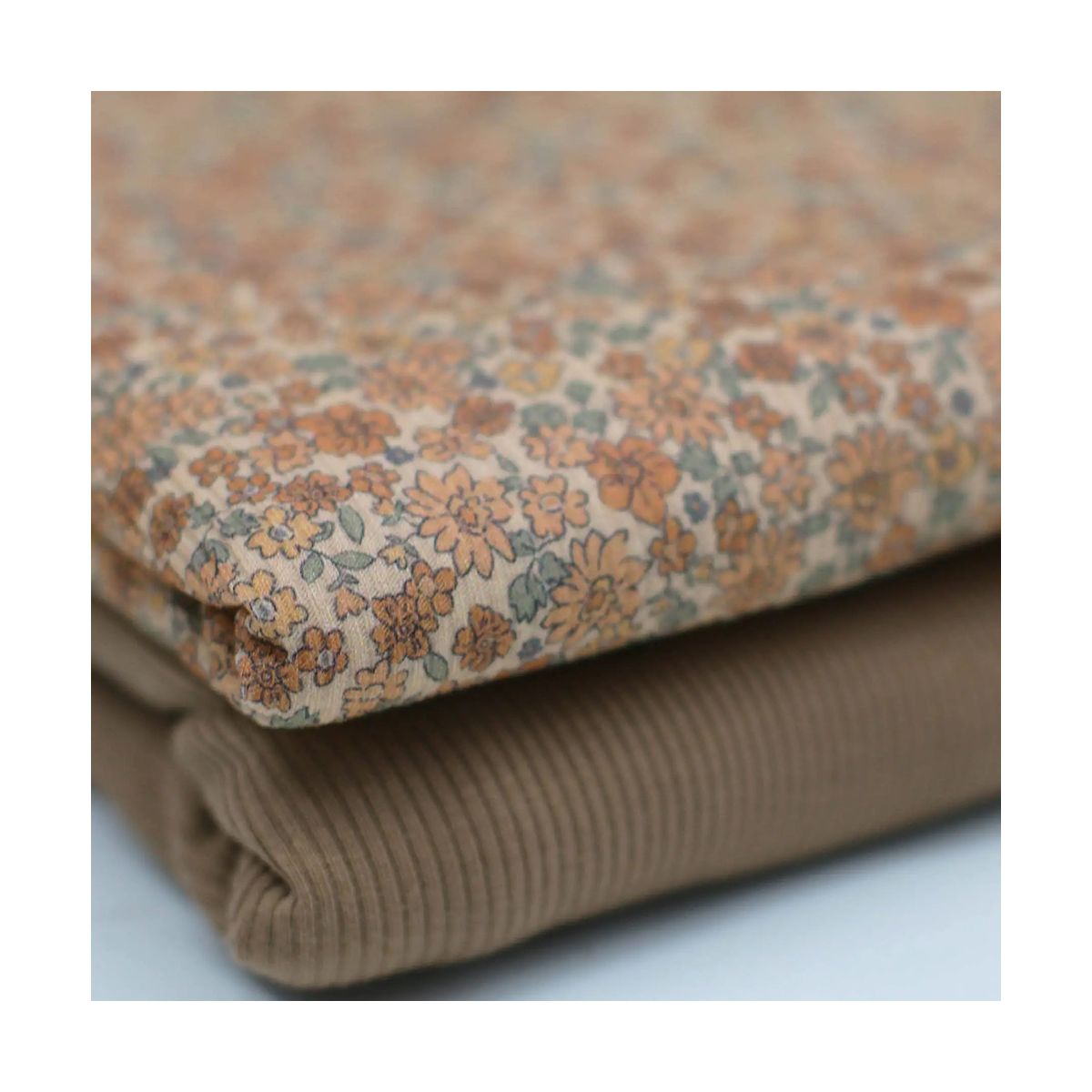 Jersey coton côtes fines à motif fleuri beige ocre