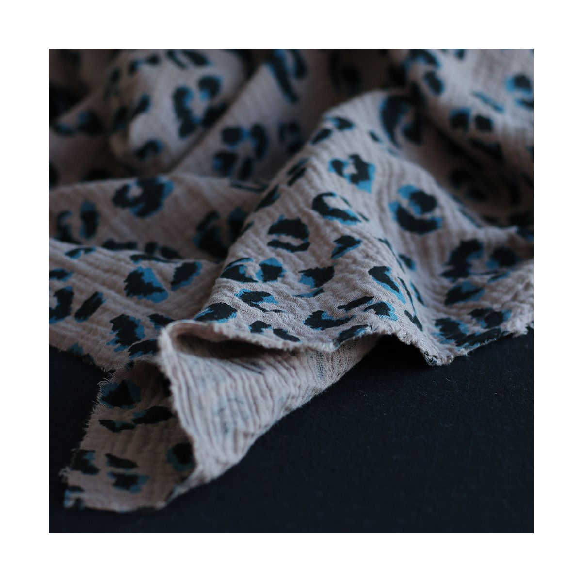 Double gaze de coton Fauve Graou fond taupe Double gaze de coton Fauve Graou fond taupe