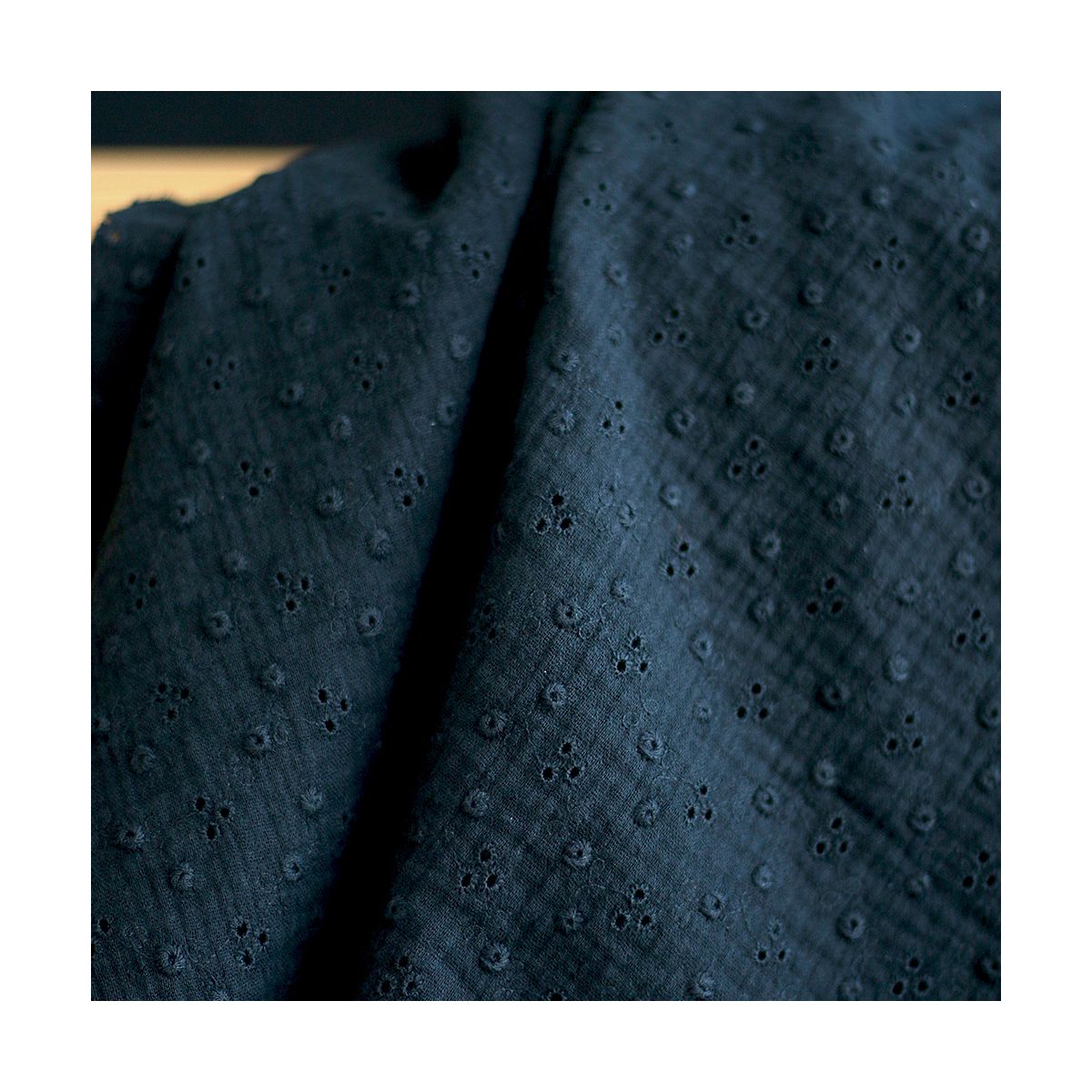 Adèle - Double gaze de coton brodée coloris noir Adèle - Double gaze de coton brodée coloris noir