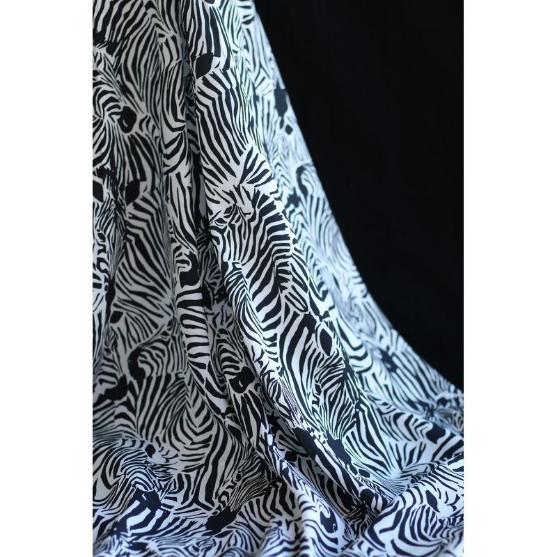 Zebra - Viscose imprimé fleuri graphique zèbres noir et blanc