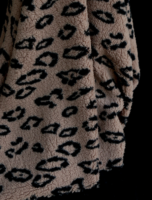 Teddy / moumoute bouclé fond marron glacé motif Graou