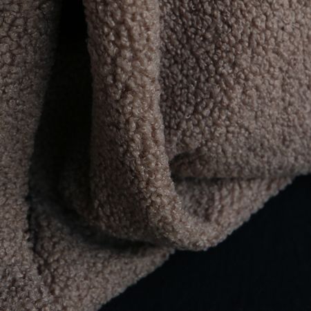 Dolly - Teddy / moumoute sherpa bouclettes taupe clair Dolly - Teddy / moumoute sherpa bouclettes taupe clair